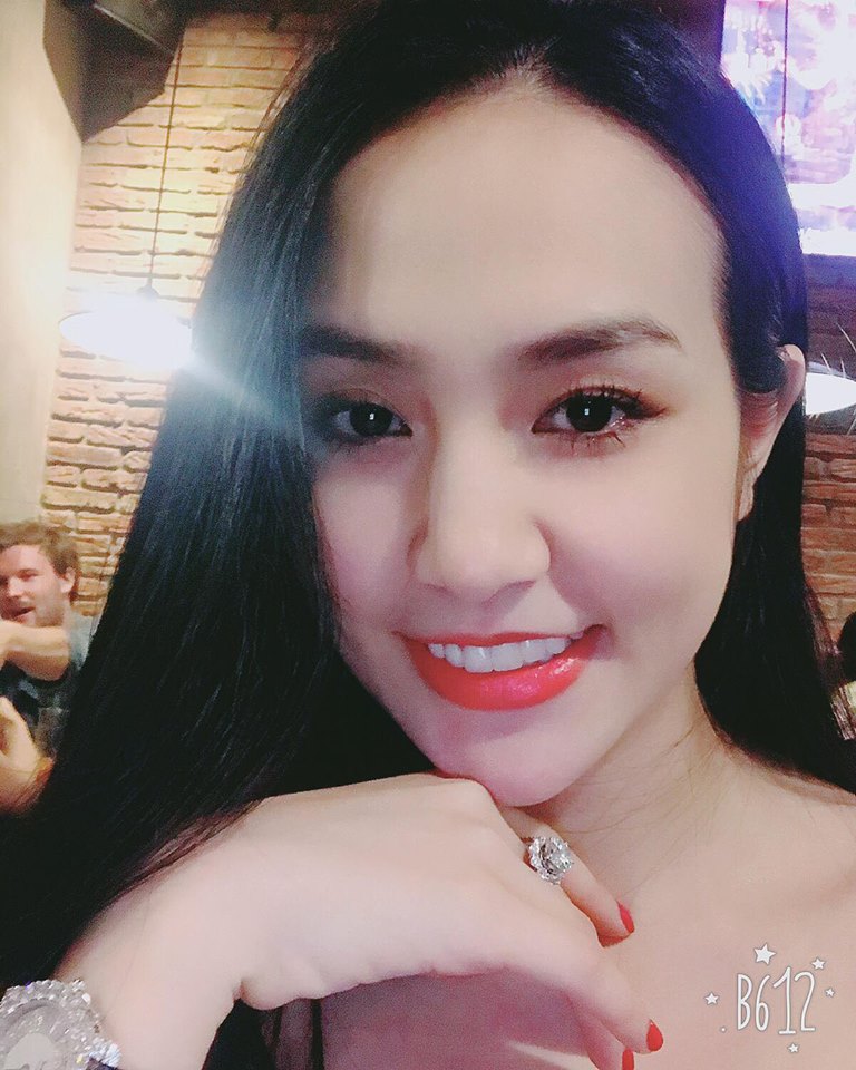 Ít ai ngờ, bà xã Tuấn Hưng có loạt đồng hồ tiền tỷ đắt đỏ cỡ này Ít ai ngờ, bà xã Tuấn Hưng có loạt đồng hồ tiền tỷ đắt đỏ cỡ này